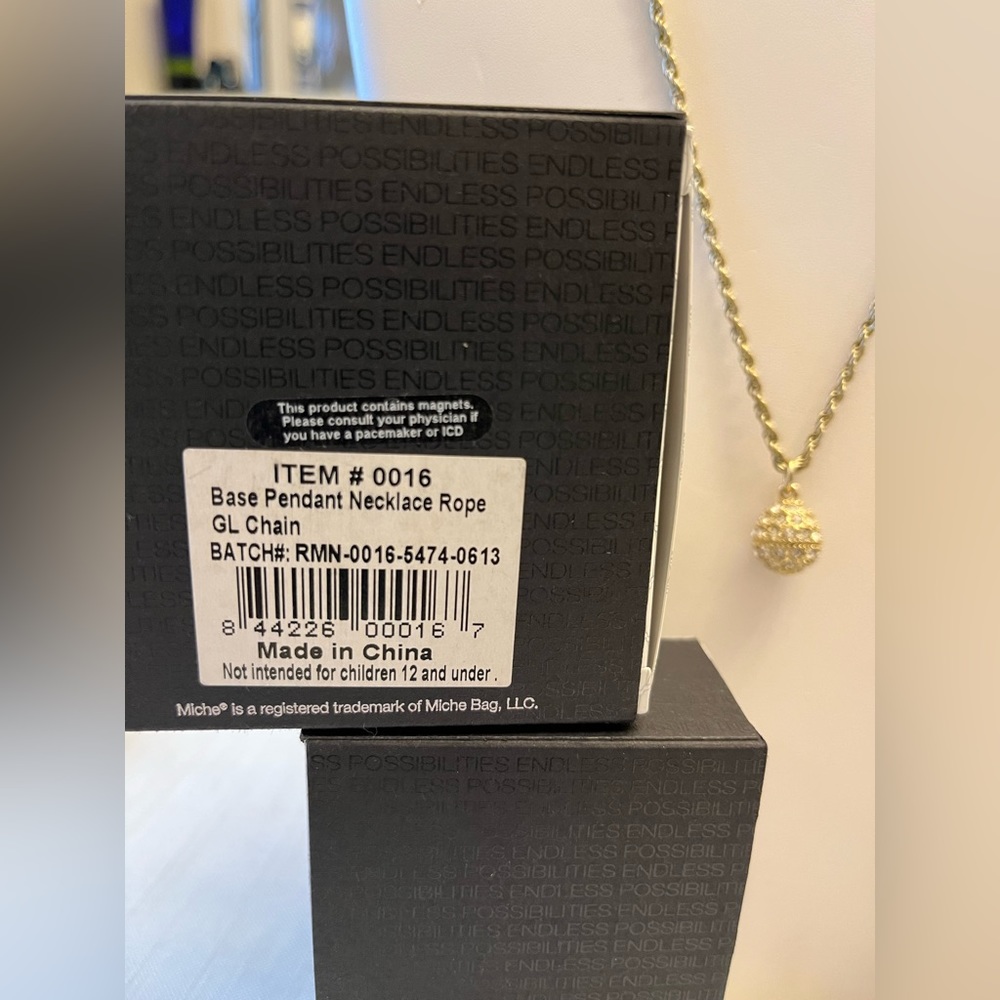 MICHE New Old Stock 18” Gold Tone Rope Necklace w/ (2) Interchangeable Pendants - Picture 2 of 10